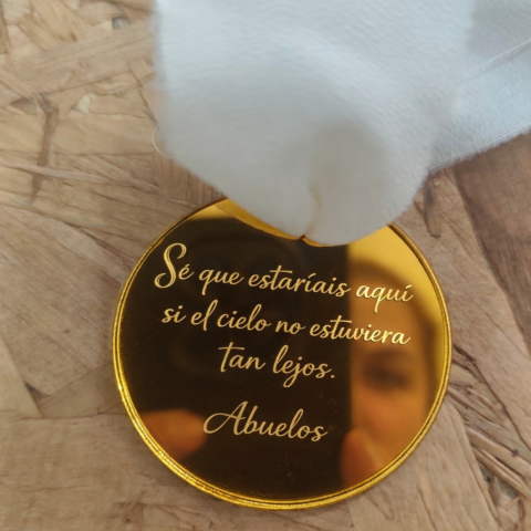 🕊️ Medalla dorada Abuelos